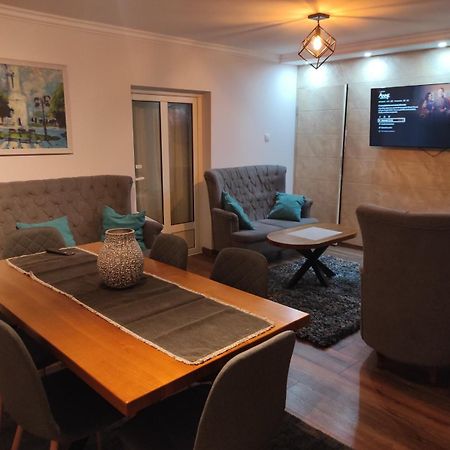 Vila Mila Riverside Apartments สเมเดเรโว ห้อง รูปภาพ