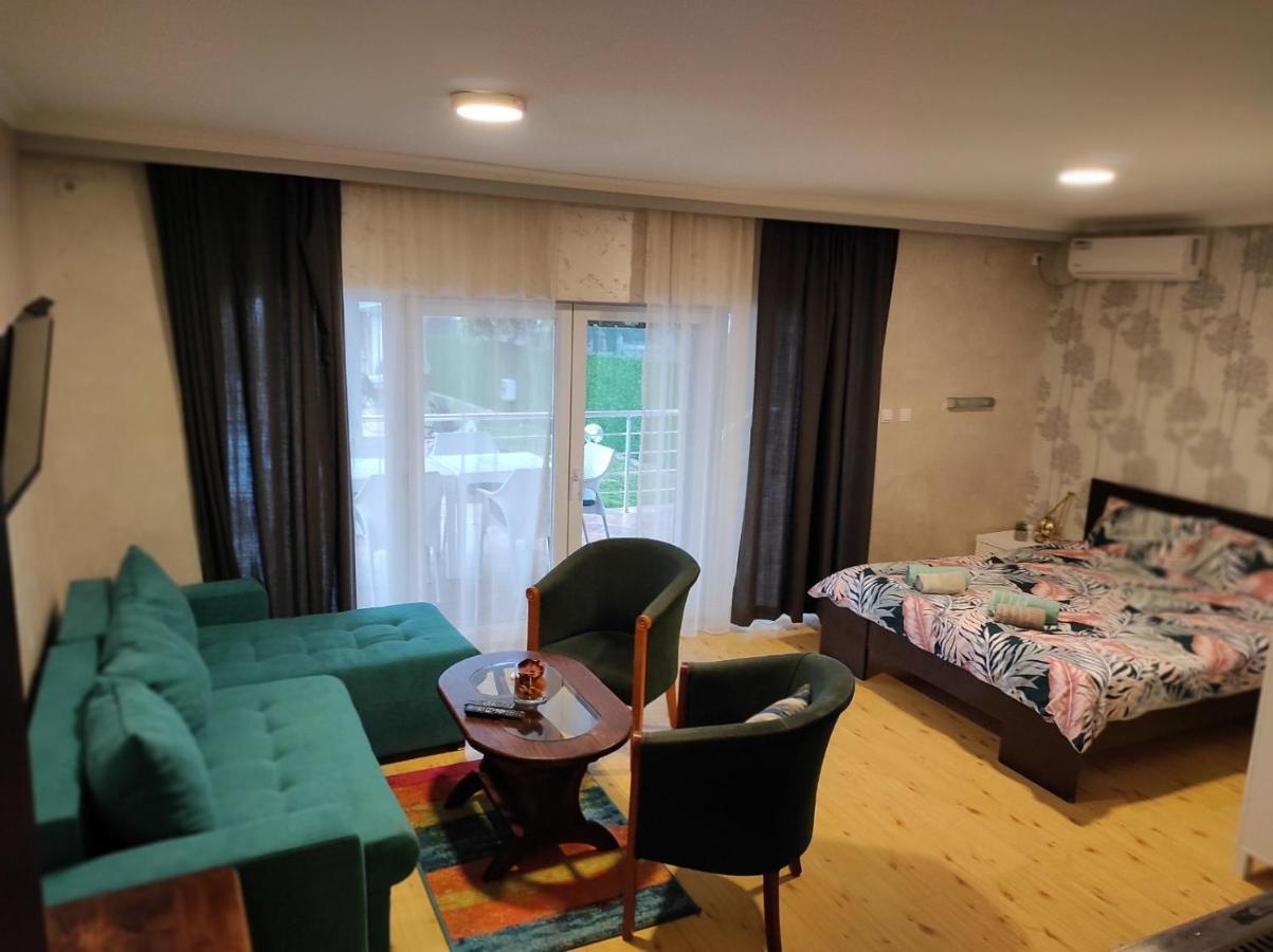 Vila Mila Riverside Apartments สเมเดเรโว ภายนอก รูปภาพ