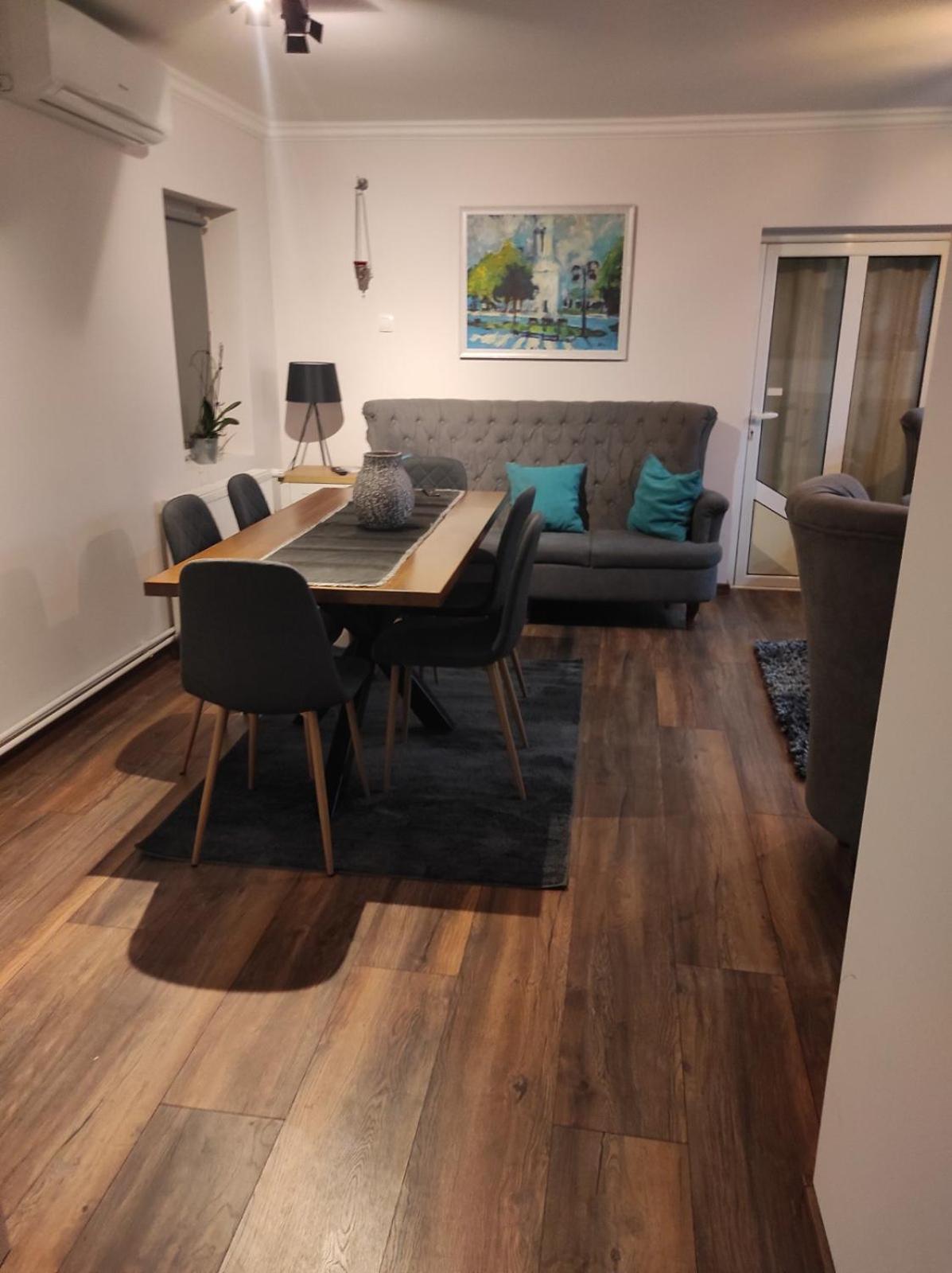 Vila Mila Riverside Apartments สเมเดเรโว ห้อง รูปภาพ