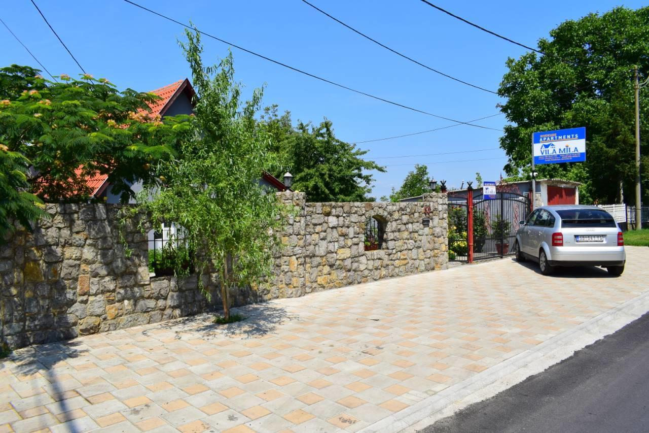 Vila Mila Riverside Apartments สเมเดเรโว ภายนอก รูปภาพ